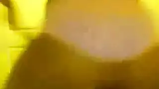إيجات العربية المثيرة تأخذ قضيبًا صلبًا في مهبلها الضيق