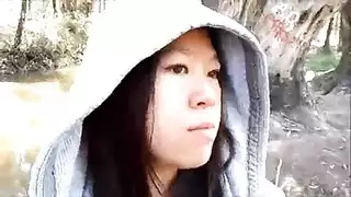 أريكة صديقة امرأة سمراء