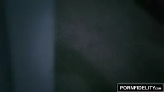 أخي يحاول أن يرشييني