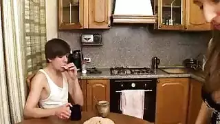 اخوها كيفها