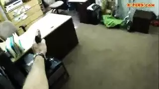 فتيات مراهقات يتنافسن لركوب قضيب أبي سميك