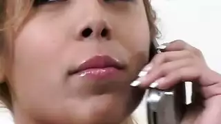 على ركبتيها الآسيوية الهواة مصارعة