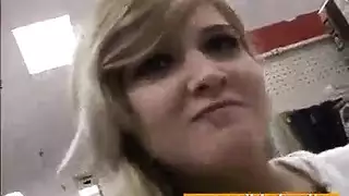 كساس حليبية مبللة تمتلئ