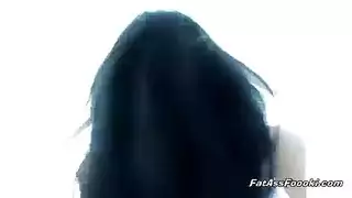 نزيف الإناث الملحمي: غارقة في رحيقها الخاص
