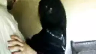 جلسة جنس عنيفة في الحظيرة مع نساء ممتلئات