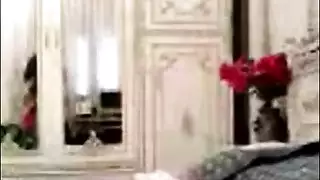 جلسة تقبيل عميق: تلميذة عربية وقبضة صديقها الأسود