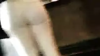 فرج صغير يُضرب بقوة