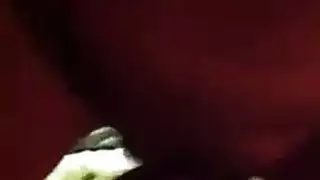 عاهرة شقراء تأخذ وجهها يُنك ويُملأ بالسائل المنوي