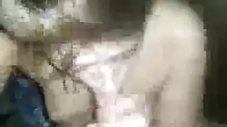 قريبة مثيرة تأخذ قضيبًا ضخمًا