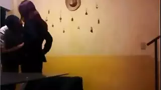 لقطات خفية لزوجة عاهرة تمارس جنس مزدوج