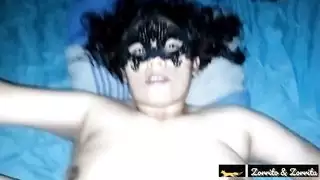 قزم صغير يتعرض لنكاح الوجه خلال تصوير إباحي
