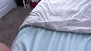 يدغدغ كس هذه المرأة اللطيفة قليلاً ثم يضاجعها