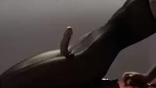 أم حنون بحزام اصطناعي تتعرض للجماع الخلفي القاسي