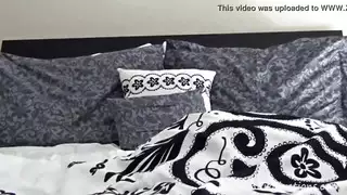 شهوة سرية: الأم وابنها في لقاء إباحي ساخن