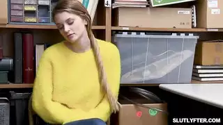 تعبت من أدائه الجنسي العادي، حصلت على قضيب ضخم وأنت بصوت عالٍ