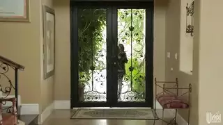 جنس جماعي متطرف يتركها دوارة ومغطاة بالسائل المنوي