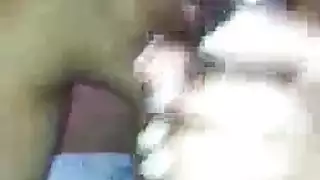 الفاسقة اللاتينية تمتص قضيبًا أسودًا ضخمًا وتنال القذف داخلها