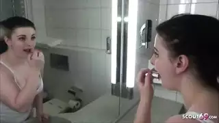 أخ مغرَص في فعل محارم صعب في الحمام