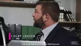 ملكة بورن تي إس في جماع مكثف مع عدة شركاء