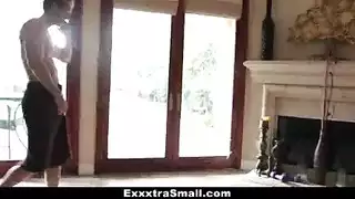 صغيرتي تحمل فاتنة مثير ينتشر الحمار