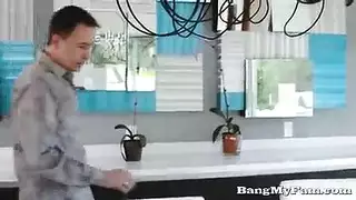ابن يمارس الجنس لامه