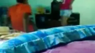 التقبيل العاطفي يتحول إلى جلسة مص قضيب إباحية