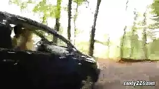 بنت مثيرة تستعرض جسمها المثير في الشارع
