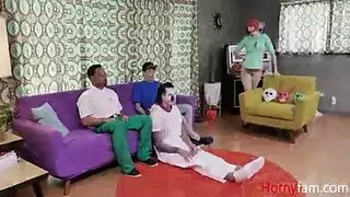 فتاة صغيرة مع استاذ