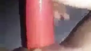 يلوم فرجها المشبع على قذفه غير المتحكم فيه
