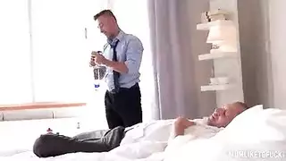 سكسي بنت تتناك وكسها يفشخ بول