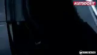 استمناء صريح: تصل للنشوة وحدها