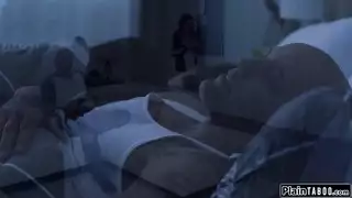 كيفية فرك مهبلك بوسادة