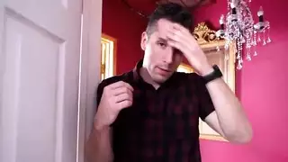 زب ضخم يدخل خلفي وفتاة يبكي و يسرخ