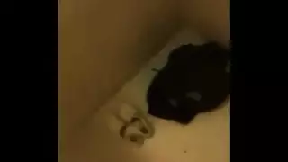 حفلة جنسية تحت الأرض مع جسد بارد