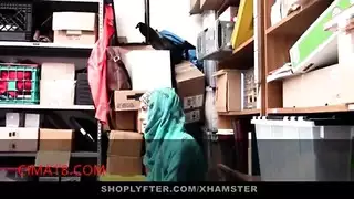 طبيب يريد أن ينيك ولد مريض عنده