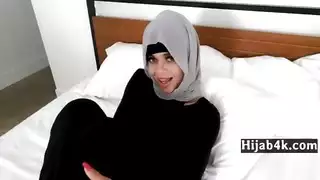 فتاة مسلمة ممتلئة الجسم تمص قضيب مدربها