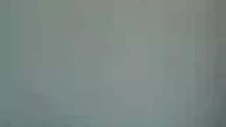 فاتنة محجبة تمص انتصابًا كبيرًا وصلبًا