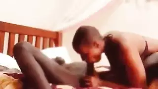 إثارة إباحية: الكشف عن المثلث السمر