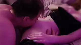 استمناء مكثف: تحفيز الحلمات ووليمة جنس فموي