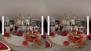 حشوات الأعياد: ديمي هوكس، أليكسيس مالون وراشيل كافالي في مشهد ثالوث صريح