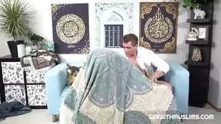 مقيدة وتتوسل لعمل جنسي قوي