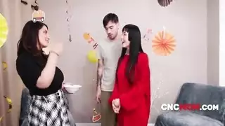 حشو أكثر من الديك الرومي مع زوجة الأب