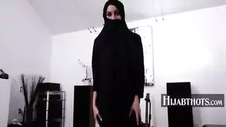 ثديي فيكتوريا يونيو العربية الضخمان في وجهي مشهد إباحي كامل