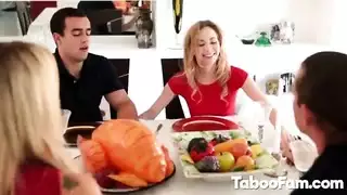 أنجيل سمولز لديه متعة يوم تركيا