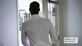السكرتيرة العاهرة تُضرب بقسوة من صديق النيك عبر الإنترنت