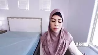 الفتاة المحجبة ميلا ماري في مشهد جنس شرجي عنيف