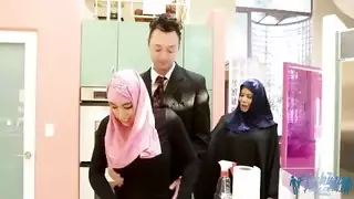إيلا نوكس: دين المراهقة يسدد لعائلة دبي