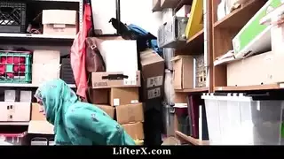 أمن يمارس الجنس مع مهبل مراهقة محجبة تم القبض عليها