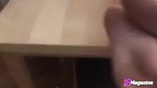 فتيات الزنجبيل الساخنات يعبدون أقدام بيبر المثالية في مشهد xxx لعبادة الأقدام