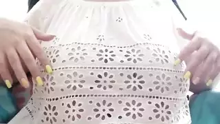 أثداء كبيرة تجعل الطالب يفشل في امتحانه بشدة